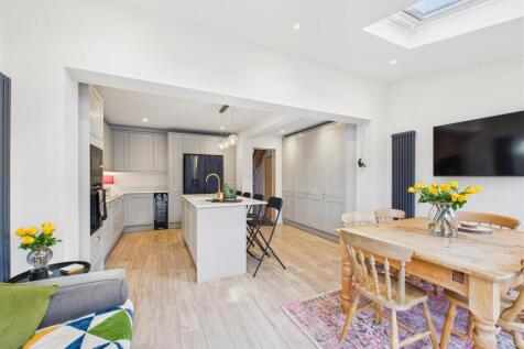 Living/Dining Area