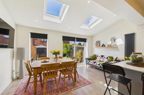 Living/Dining Area
