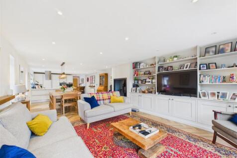 Open Plan Living/Dining Kitchen