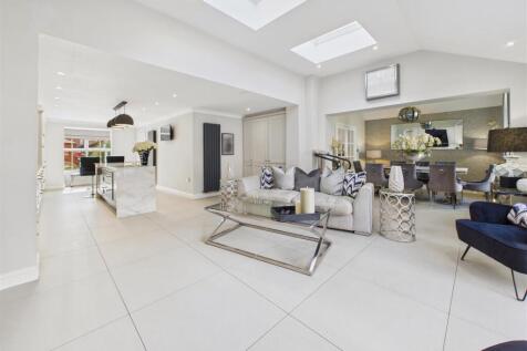 Open Plan Kitchen/Living Area