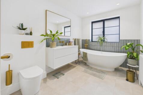 Bath/Shower Room