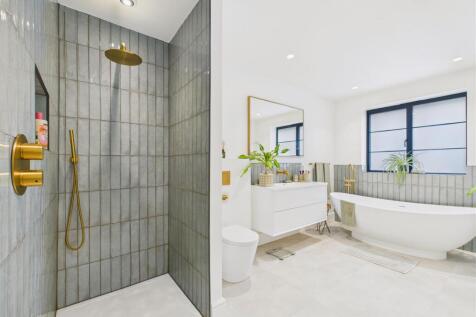 Bath/Shower Room