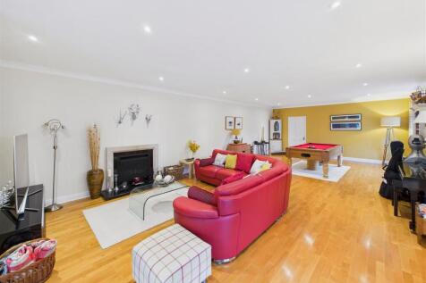 Games/Sitting Room/Annexe