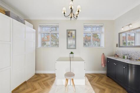 En-Suite Shower/Dressing Room