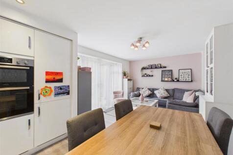 Living/Dining Area