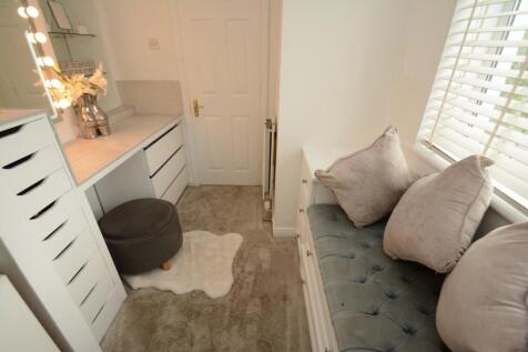 DRESSING ROOM