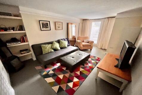 Sitting Room/Bedroom