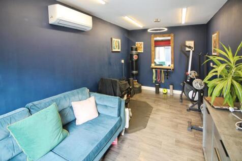 Garage/Office/Gym