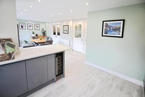 Kitchen/dining/family room