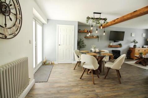 Open Plan Living/Dining Kitchen
