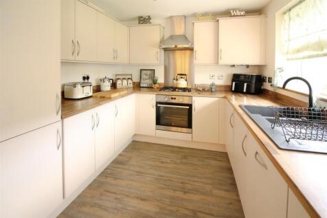 Open Plan Living/Dining Kitchen