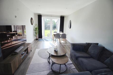 Lounge/ Dining