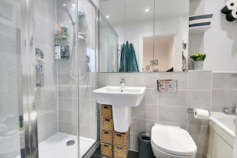 Family Bathroom (Portal Size).jpg