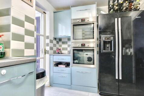Kitchen (1).jpg