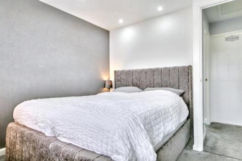Bedroom One (1).jpg