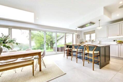 Kitchen Dining.jpg