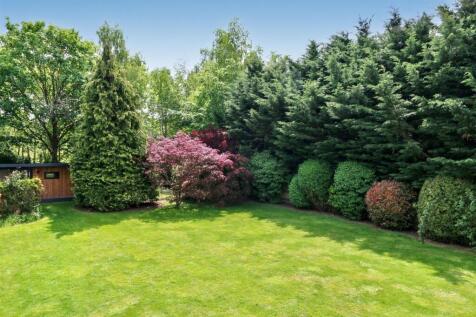Rear Garden SE.JPG