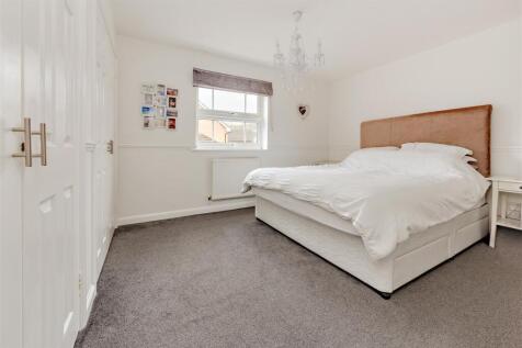 Master Bedroom.jpg