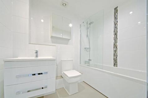Family Bathroom.jpg
