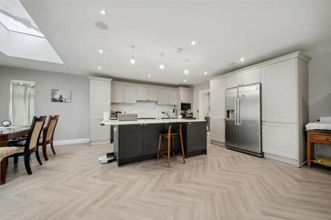 Kitchen Diner (1).jpg