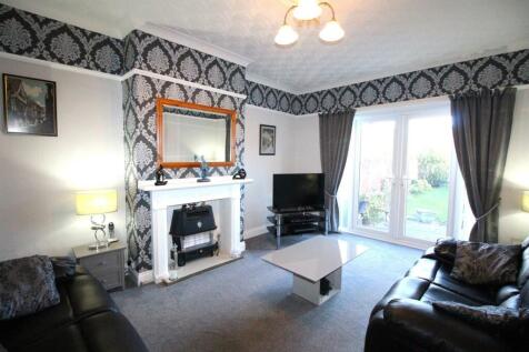 14 Chatsworth Gardens-Lounge1.JPG