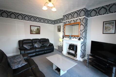 14 Chatsworth Gardens-Lounge2.JPG