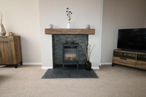 Lounge 4.JPG