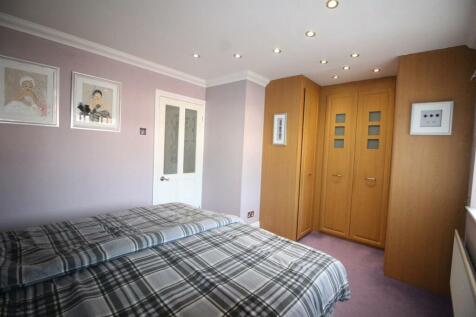 Bedroom 1b.JPG