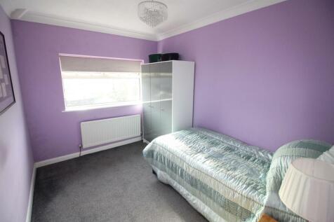 Bedroom 2.JPG