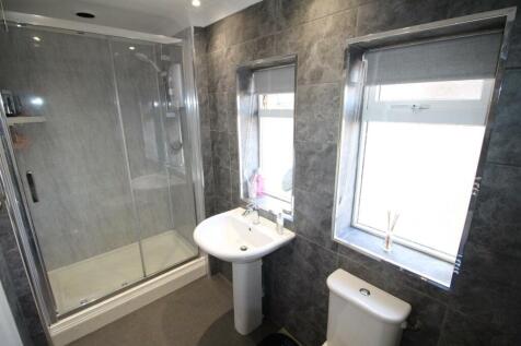 Bathroom2.JPG