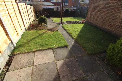 10 Kempston Way-Rear2.JPG