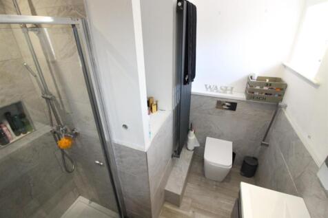 Bedroom 2-EnSuite