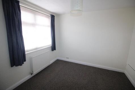 37 Belmont Ave-Bed2.JPG