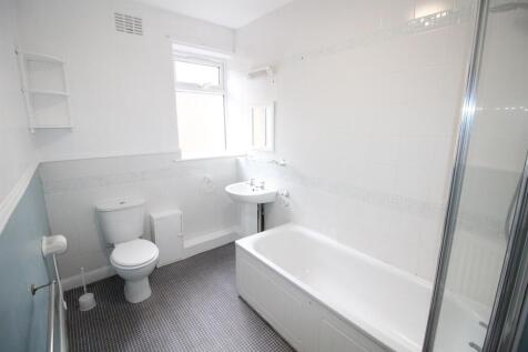 37 Belmont Ave-Bath.JPG