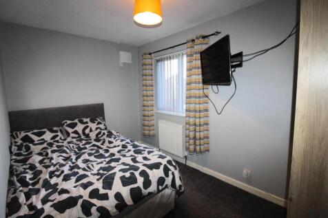 bedroom 2.JPG
