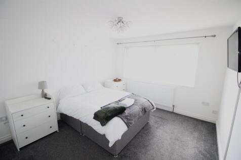 Bedroom 1.JPG