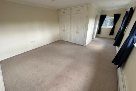 Bedroom One &#39;L&#39; Shaped