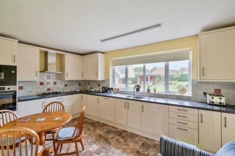 Kitchen / Breakfast Room