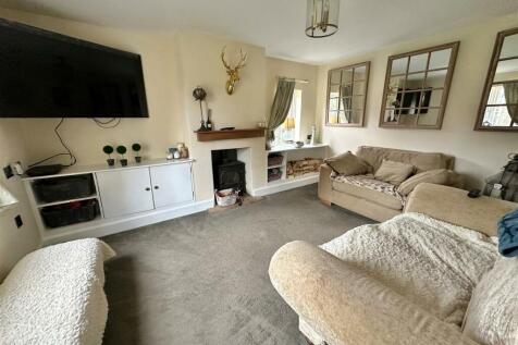 Lounge/Sitting Room