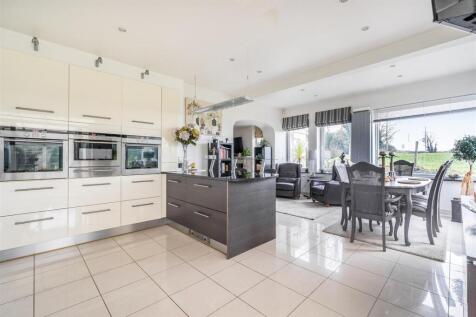 Modern Fitted Kitchen