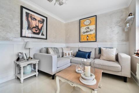 Snug/Formal Dining Room