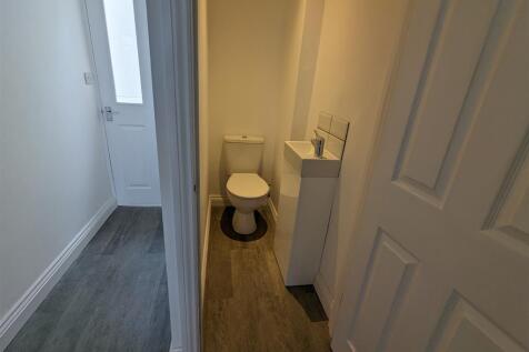 Cloakroom/wc