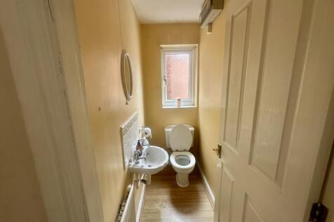 Cloakroom/wc