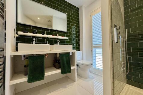 ensuite.jpg