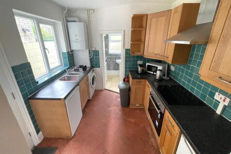 160-KITCHEN.jpeg