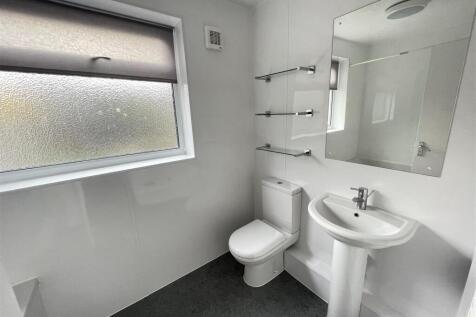 114-BATHROOM-1.jpeg