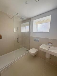 Bathroom to use ensuite.jpeg