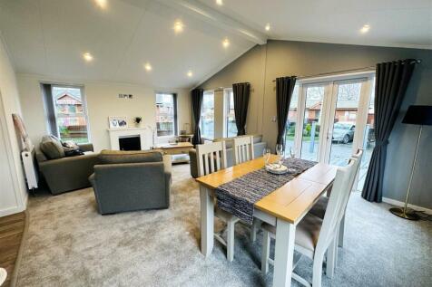 Lounge Dining Area