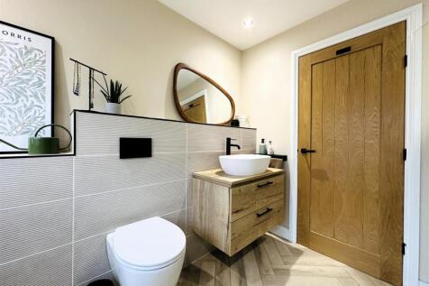Bathroom.1.jpg