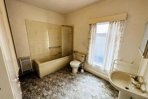 Bathroom.jpg